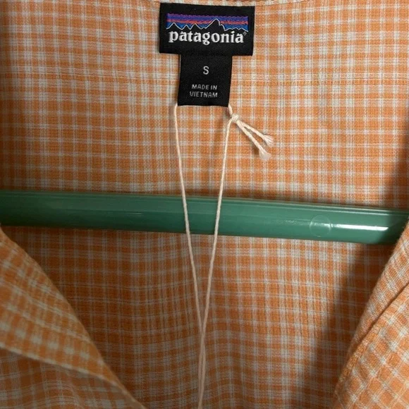 NWT Patagonia Women's Lightweight A/C Shirt. Size Small. - Picture 7 of 7